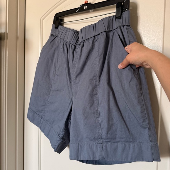 Duluth Trading Company Gray Shorts with elastic stretchy waistband - Picture 3 of 8